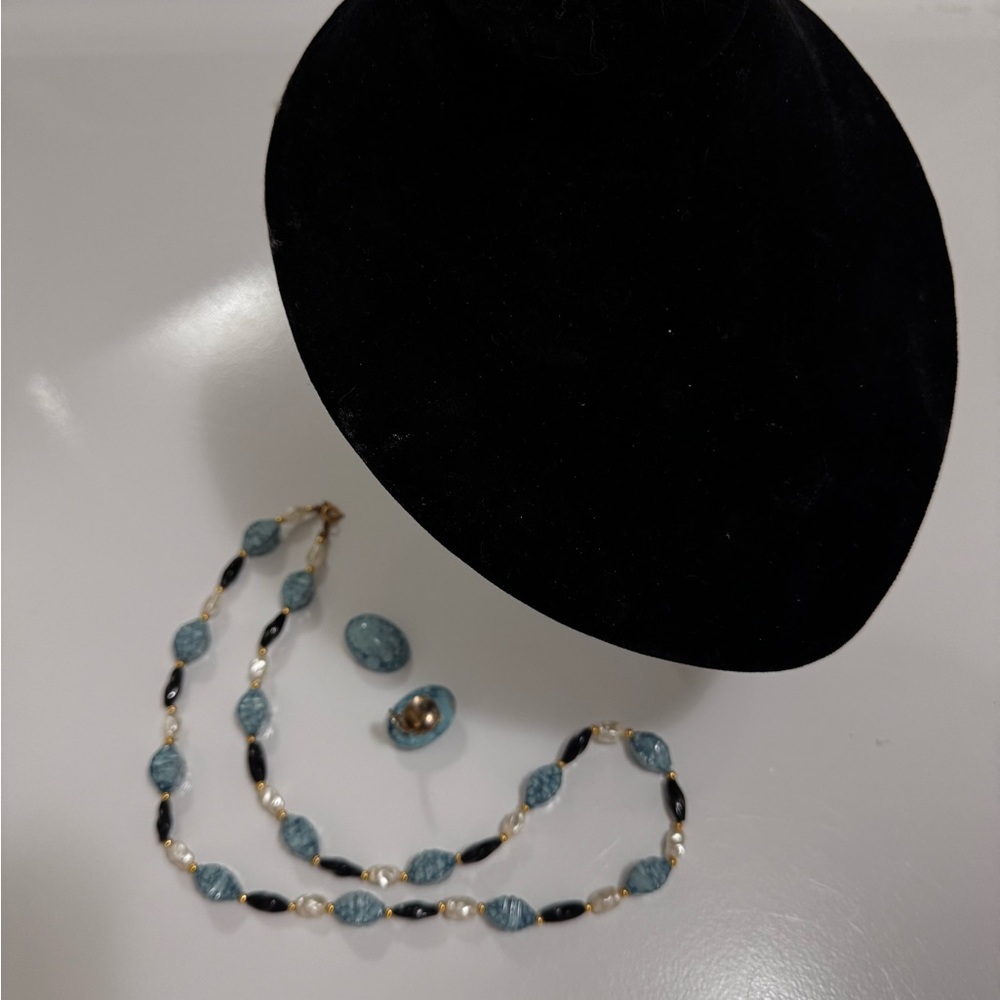 Beaded Necklace/Clip-on Earring Set
Vintage